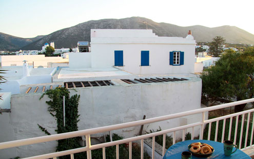 Μπαλκόνι δωματίου με θέα στον Αρτεμώνα