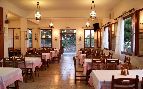Ο εσωτερικός χώρος του εστιατορίου Λεμπέση